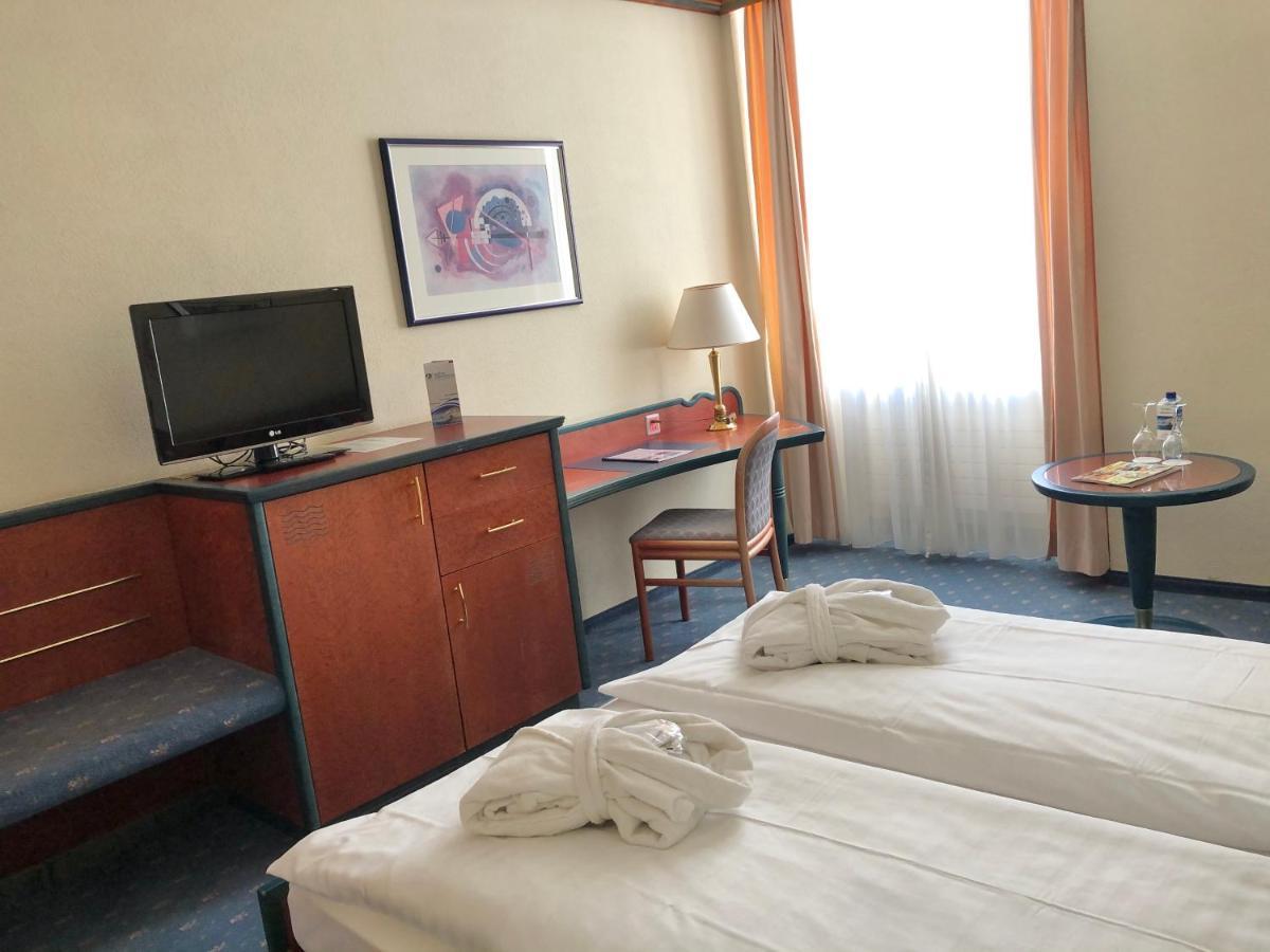 Thermal Hotels & Walliser Alpentherme Leukerbad Ngoại thất bức ảnh